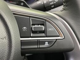 【アダプティブクルーズコントロール】高速道路での長距離走行が楽に！！自動で速度を保つクルーズコントロールが、衝突軽減システムと連携し、前方の車両を感知して車間を保つように速度調節してくれます！！