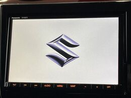 【純正ナビ】人気の純正ナビを装備。オーディオ機能も充実しており、Bluetooth接続すればお持ちのスマホやMP3プレイヤーの音楽を再生可能！毎日の運転がさらに楽しくなります！！