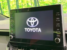 【9インチ　ディスプレイオーディオ】大画面ディスプレイへお持ちのスマートフォンと連携して、ナビやbluetoothでの音楽再生が可能です♪デザインはもちろん操作性も良好！別途ナビ機能の取付可能です♪