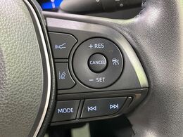 【レーダークルーズコントロール】高速道路での長距離走行が楽に！！自動で速度を保つクルーズコントロールが、衝突軽減システムと連携し、前方の車両を感知して車間を保つように速度調節してくれます！！