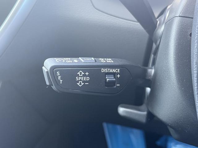 【アダプティブクルーズコントロール】アダプティブクルーズコントロール機能搭載。前方の車両の速度に合わせて車間距離を一定に保ち、自動的にアクセル・ブレーキを調整します。