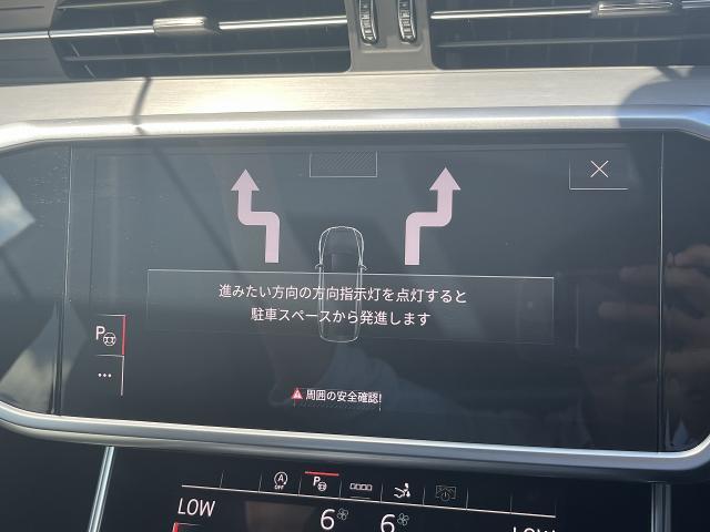 【パークアシスト】決められた手順通りに車を停めれば、あとは自動的にステアリングが動き、ドライバーはアクセルとブレーキを操作するだけで駐車が可能です。