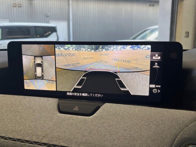 【360°ビューモニター】専用のカメラにより、上から見下ろしたような視点で360度クルマの周囲を確認することができます☆死角部分も確認しやすく、狭い場所での切り返しや駐車もスムーズに行えます。