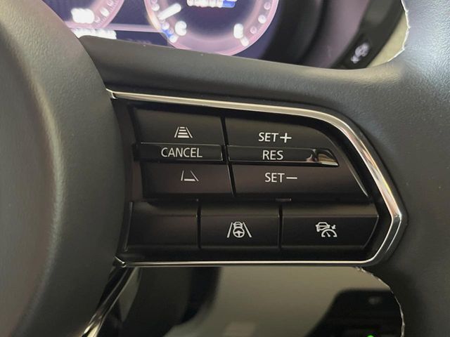 【マツダ・レーダークルーズコントロール】高速道路での長距離走行が楽に！自動で速度を保つクルーズコントロールが、衝突軽減システムと連携し、前方の車両を感知して車間を保つように速度調節してくれます！！