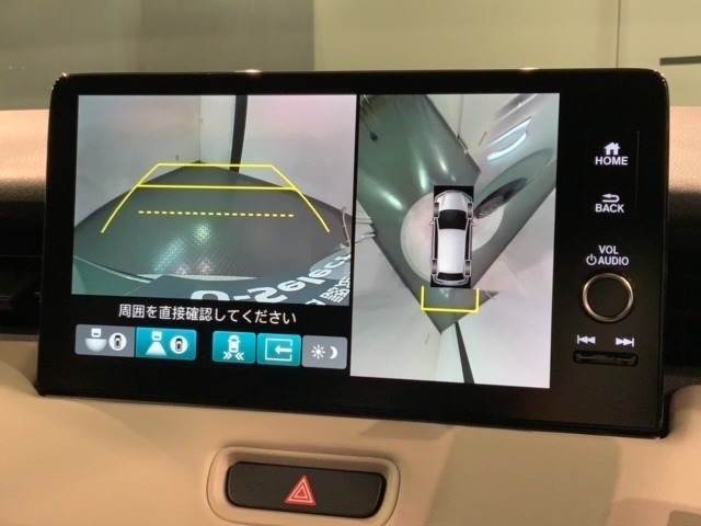 全方位モニターがついています！　車の周囲を360°安全確認できるので、普段の駐車はもちろんの事、縦列駐車や幅寄せの際にも活躍してくれますよ。