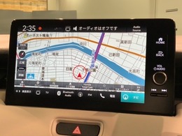 アップルカープレイ・アンドロイドオート対応純正ナビ搭載です。知らない道も安心ですね！