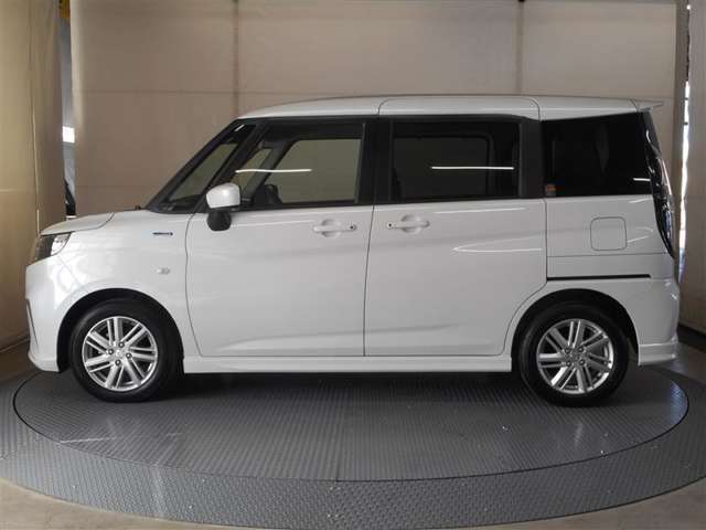 【片側電動スライドドア】狭いスペースでも隣の車を気にせずにドアを開閉できます！乗り降りや大きな荷物の積み降ろしもスムーズです♪