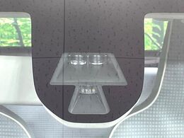 【スマートブレーキサポート】走行中に前方の車両等を認識し、衝突しそうな時は警報とブレーキで衝突回避と被害軽減をアシスト。より安全にドライブをお楽しみいただけます。