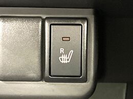 【シートヒーター】寒い日に重宝するシートヒーター！エアコンより早く温まってくれるので寒がりの人も安心ですね♪エアコンの温風は乾燥するから苦手、という方にもをおすすめです。