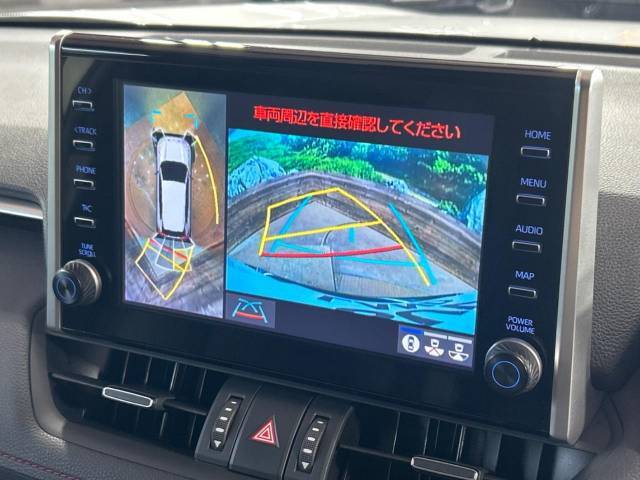 【パノラミックビューモニター】専用のカメラにより、上から見下ろしたような視点で360度クルマの周囲を確認することができます☆死角部分も確認しやすく、狭い場所での切り返しや駐車もスムーズに行えます。