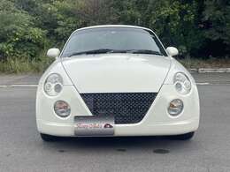 当社自慢のお車です。横にこの車輌のセールスポイントを写真と説明でアピールしてあります！まずはご覧になってください。いろんなところをチェックできますよ。