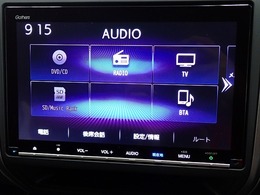 ホンダ純正ナビなのでダッシュボードにスッキリと収まっています。土地勘の無い所でも道に迷わず安心ですね！。AVも色々視聴でるのでドライブも楽しくなりますよ！