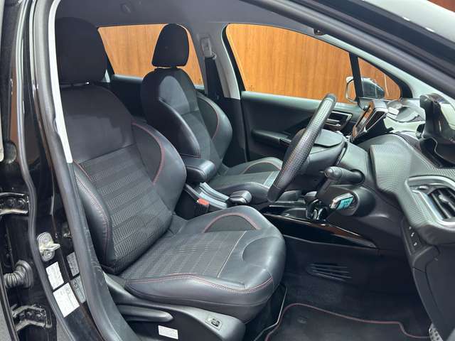 安心してカーライフを始めていただくことが出来るよう、納車前にディーラー整備工場もしくは熟練メカニックが在籍する輸入車専門の整備工場にて点検を行い、必要な整備を実施いたします。