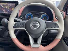 ステアリングスイッチ付き★ナビの音量調整などもハンドルのスイッチでできるので便利です★