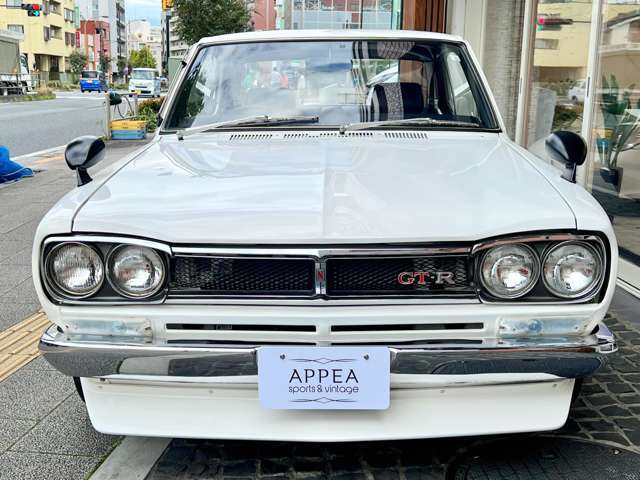 「ハコスカ」という通称で旧車ファンから絶大なる人気を博している3代目『スカイライン2000GT-R』◎3代目は日産とプリンスが合併後初の新規モデルとして1968年にデビュー！GT-Rロゴは赤色を踏襲◎
