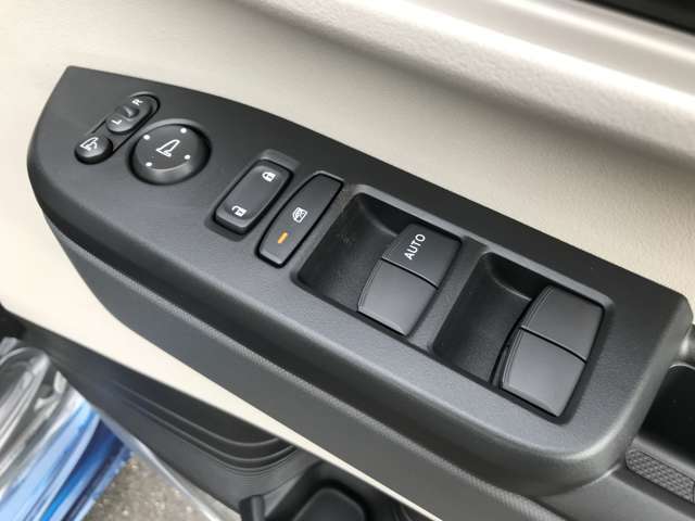 電動格納ミラーで、サイドのミラーの開け閉め楽々！！角度調整もバッチリできます♪♪