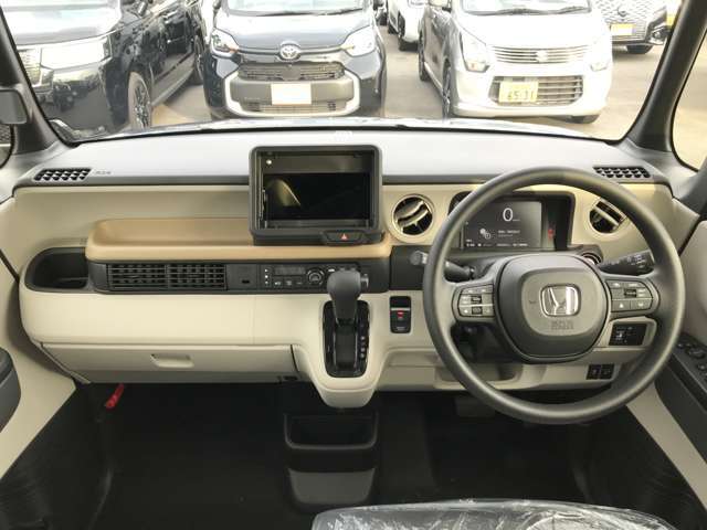 インパネ全体です！内装のボタンの位置などをご確認ください♪