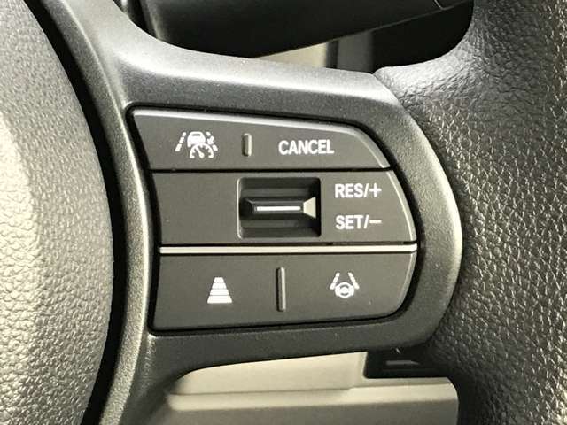 ハンドル周りです！ボタンの配置やメーターのイメージなどご覧ください♪♪