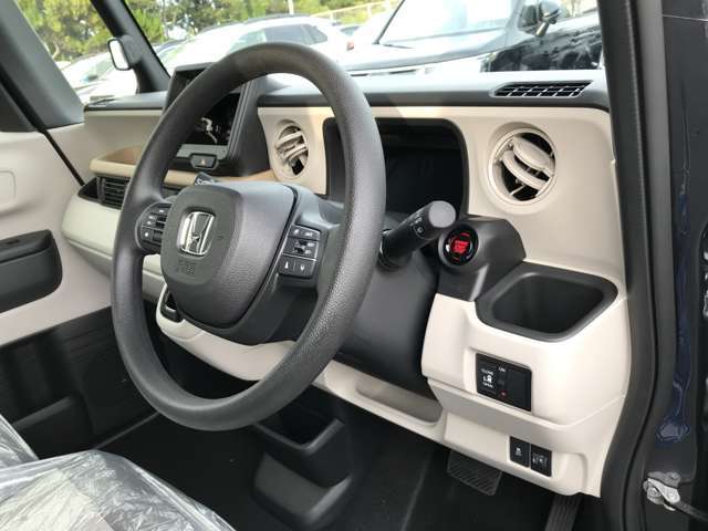 インパネ全体です！内装のボタンの位置などをご確認ください♪