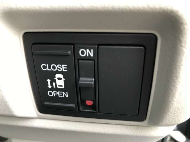 電動スライドドアも装備されています！！