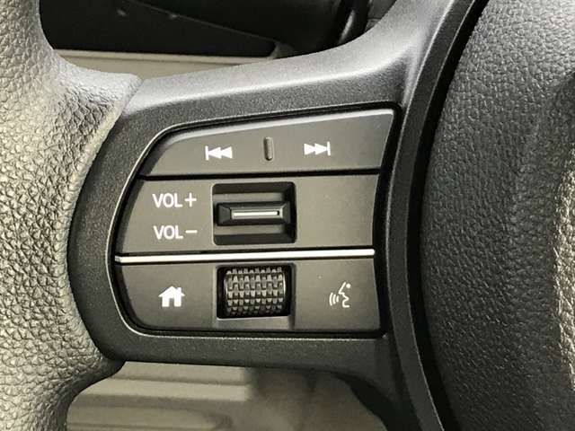 ハンドル周りです！ボタンの配置やメーターのイメージなどご覧ください♪♪