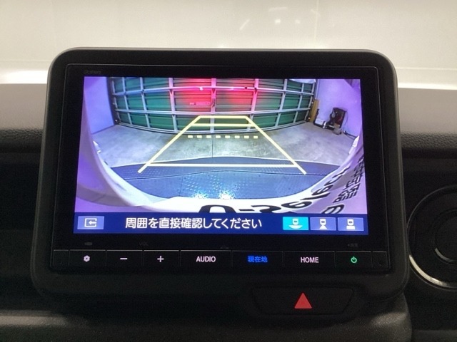 便利な3ビュー切り替え、ガイド線表示付きのバックカメラです！後退時、後方の視界をサポートします！