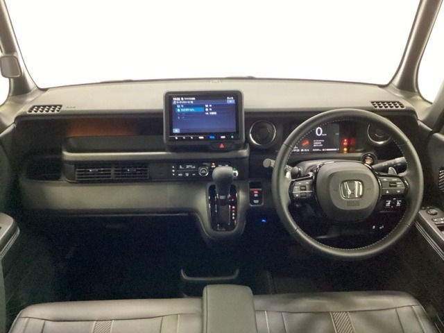 Hondaセンシング搭載！ミリ波レーダーと単眼カメラで、クルマの前方の状況を認識。ブレーキやステアリングの制御技術と協調し、安心・快適な運転や事故回避を支援する先進のシステムです！