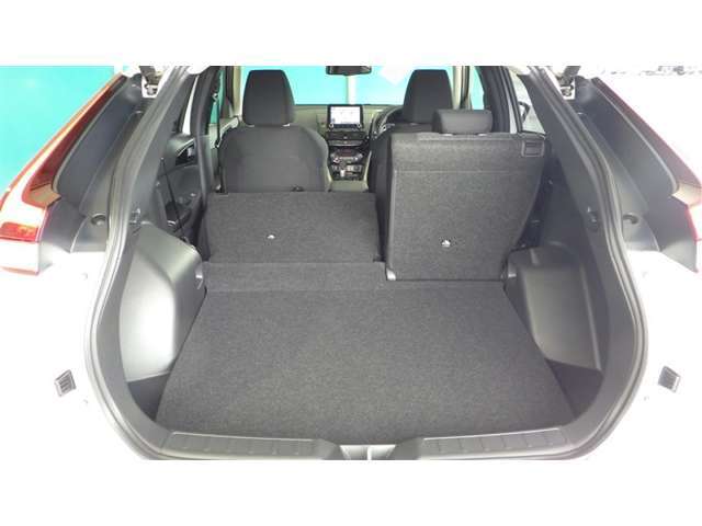 6：4分割可倒式リヤシート＆ラゲージルーム
