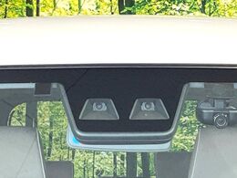 【スマートアシスト】走行中に前方の車両等を認識し、衝突しそうな時は警報とブレーキで衝突回避と被害軽減をアシスト。より安全にドライブをお楽しみいただけます。