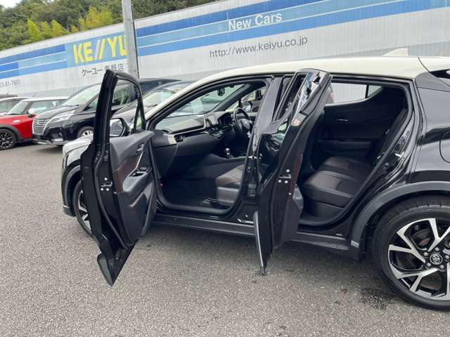 展示されるお車は、仕入担当者、商品管理センター、販売担当者等の入念なチェックを受け、基準をクリアした物件のみです。