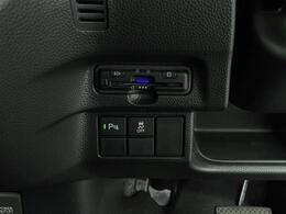 【ETC】有料道路を利用する際に料金所で停止することなく通過できる、ETC車載器（ノンストップ自動料金収受システム機器）が装備されています。セットアップを行うことで利用可能になります。