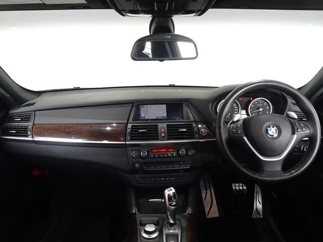 全国納車可能で御座います。納車方法及び費用に付きましては、気軽にコーディネーターまでご相談下さいませ。遠方のご納車際も我々がしっかりサポートさせて頂きます。お気軽にスタッフまでご相談下さいませ。