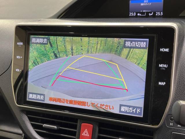 【バックカメラ】駐車時に後方がリアルタイム映像で確認できます。大型商業施設や立体駐車場での駐車時や、夜間のバック時に大活躍！運転スキルに関わらず、今や必須となった装備のひとつです！