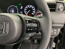 【アダプティブクルーズコントロール】高速道路での長距離走行が楽に！！自動で速度を保つクルーズコントロールが、衝突軽減システムと連携し、前方の車両を感知して車間を保つように速度調節してくれます！！