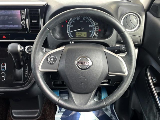 【ステアリングスイッチ】運転中、前方から目線をそらすことなく、オーディオ等の操作が可能な便利機能！安心＆快適なドライブを演出してくれます♪