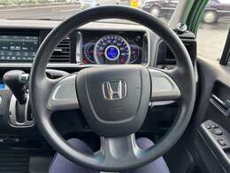 ★万が一の事故から大切な人を守る、安心安全のWエアバックを装備しています。★