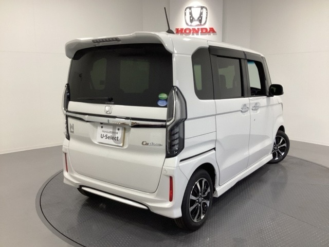 Honda認定中古車 U-Selectは3つの安心をお約束します。　1　Hondaのプロが整備した安心。 2　第三者機関がチェックした安心。　3　購入後もHondaが保証する安心。