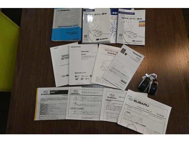取説＆記録簿＆スマートキー＆スペアスマートキーすべて揃っています！整備記録は、新車時から、平成30、31、れいわ1、4年スバルディーラー整備記録すべて揃っています。