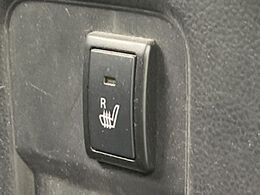 【シートヒーター】寒い日に重宝するシートヒーター！エアコンより早く温まってくれるので寒がりの人も安心ですね♪エアコンの温風は乾燥するから苦手、という方にもをおすすめです。