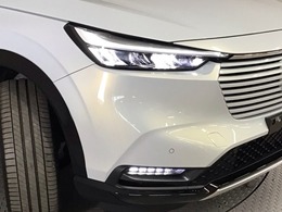【LEDヘッドライト】ディスチャージヘッドライト（HID）と同等の明るさで、夜道や雨天走行が明るく視界良好！！　フォグライトも装備で、安心感さらにUPです♪安心ドライブを楽しんで下さい♪