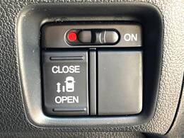 【パワースライドドア】スマートキーや運転席のスイッチでスライドドアの開閉が可能♪電動だから力を入れてドアを開ける必要が無く、小さいお子様でも、重い荷物を持っている時もラクに開け閉めできます♪