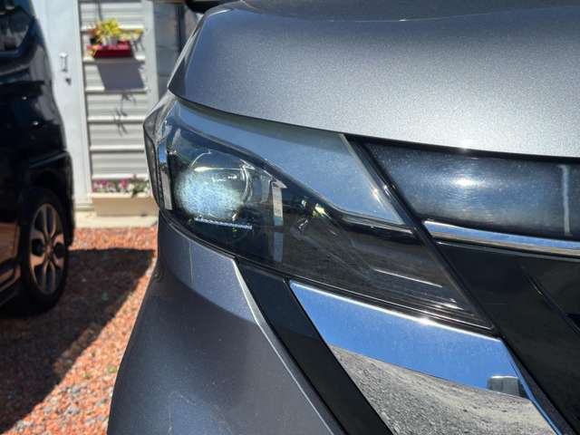 当店の在庫は仕入れにこだわりを持ってます！ミニバンは両側電動スライドドア、7人乗り、後席モニター、セダンではサンルーフ、革シート、ハーフレザーシート、その他でもETC、バックカメラ、ナビなどを各車装備