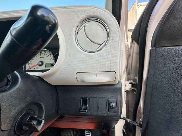 当社は全国何処でも納車可能です。お電話かメールでご質問をくだされば、ご自宅まで名義変更をして納車した場合のお見積りをお伝えさせて頂きます。どしどし、ご連絡ください。