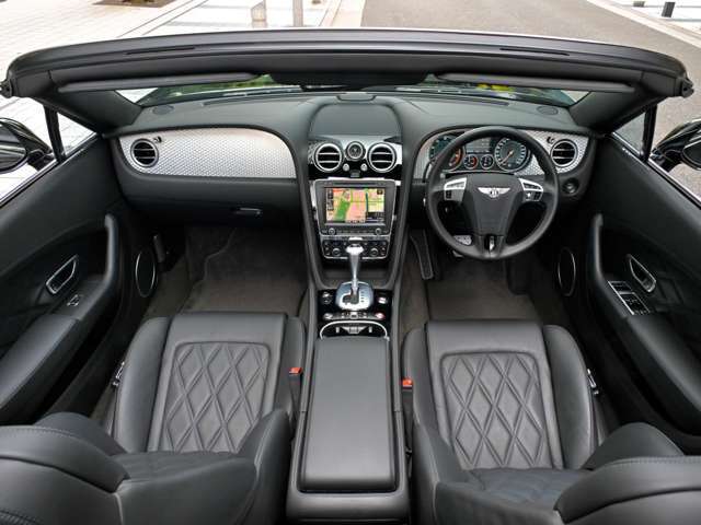 ディ-ラ-車/禁煙/右ハンドル/整備記録簿多数/ナビ/TV/Bluetooth接続/Bカメラ/障害物センサ-/リラクゼ-ションシ-ト/シ-トヒ-タ-/ベンチレ-ション/キルティングレザ-/電動トランク/ETC/管理顧客様車両