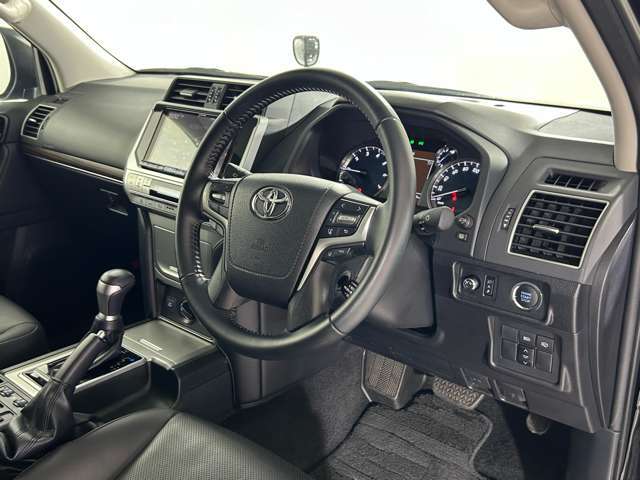 【インパネ全体】全方位で視界が広く、高い目線で運転もしやすいです！