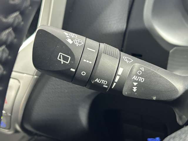 【運転席操作部】快適なドライブを楽しむための機能が装備されています！運転席から触れるので、使いやすいです！除菌プランいれていただくと、さらに清潔で安心していただけます！