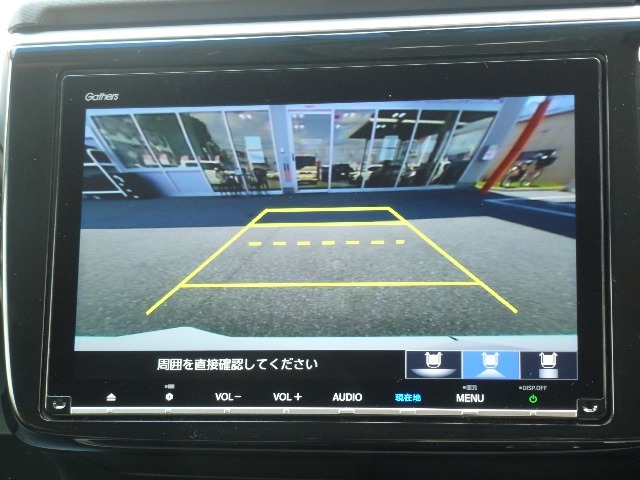 駐車が苦手な方にも安心の、バックカメラ装備です！
