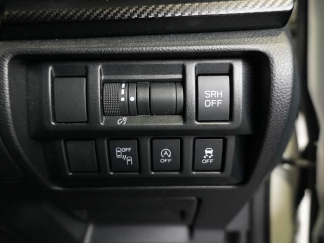 当社専門業者が納車前クリーニングしておりますので内装もとても綺麗な状態でお渡ししております。もちろんシート、足元、パネル関係、天井とお客様にお喜びいただけますよう心を込めて磨いています！！