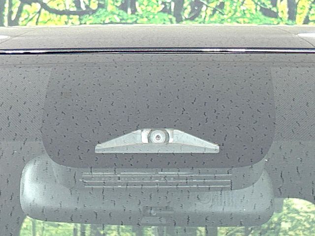 【トヨタセーフティセンス】走行中に前方の車両等を認識し、衝突しそうな時は警報とブレーキで衝突回避と被害軽減をアシスト。より安全にドライブをお楽しみいただけます。