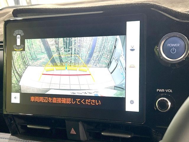 【バックカメラ】駐車時に後方がリアルタイム映像で確認できます。大型商業施設や立体駐車場での駐車時や、夜間のバック時に大活躍！運転スキルに関わらず、今や必須となった装備のひとつです！
